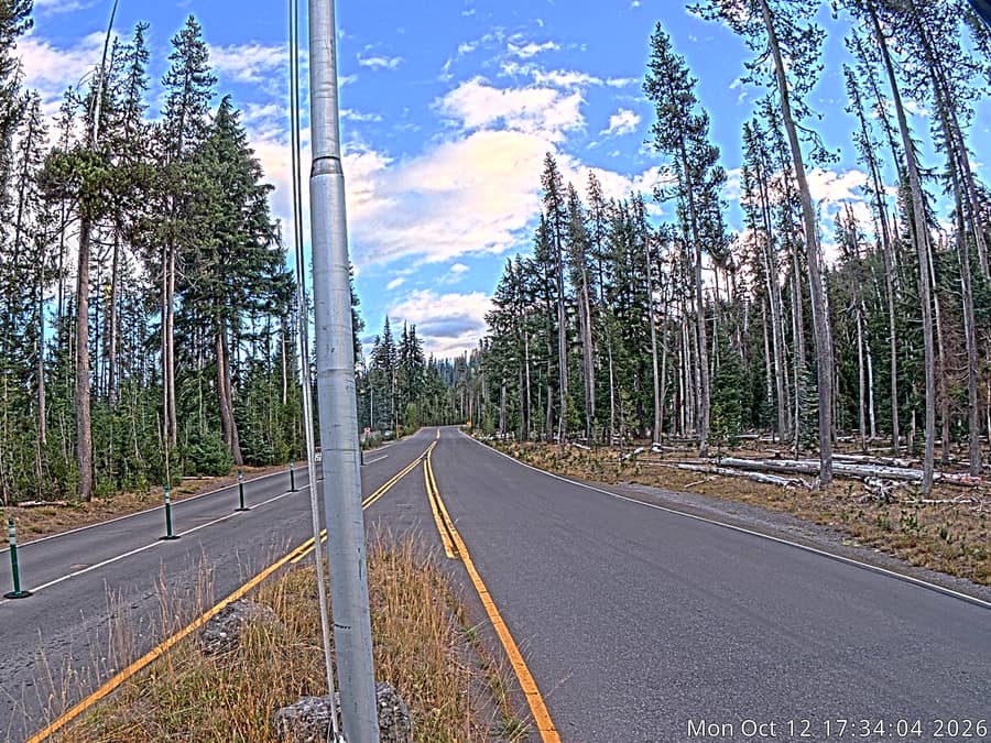 Crater Lake: Annie Spring entrance