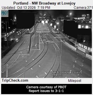 Portland - NW Broadway at Lovejoy