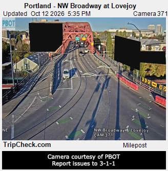 Portland - NW Broadway at Lovejoy