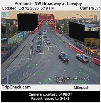 Portland - NW Broadway at Lovejoy