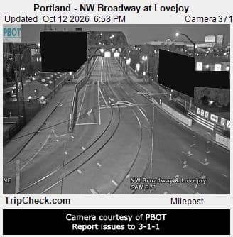 Portland - NW Broadway at Lovejoy